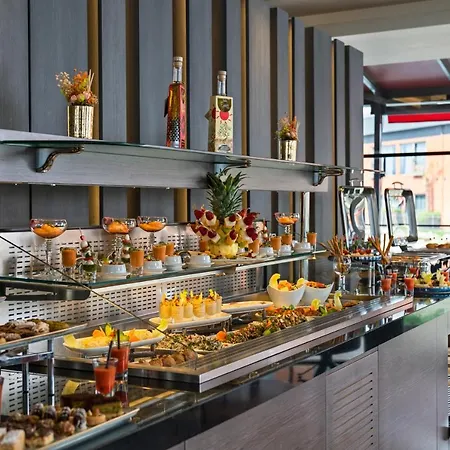 Crowne Plaza Tuzla Viaport Marina By Ihg Hotel 4*