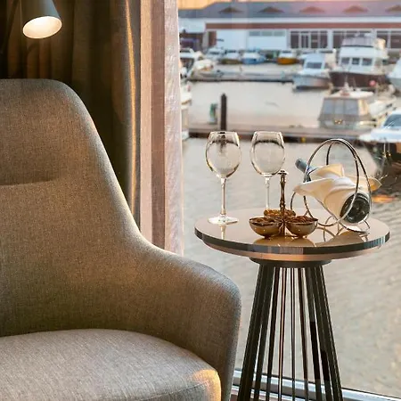 Crowne Plaza Tuzla Viaport Marina By Ihg Hotel 4*