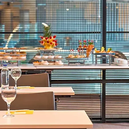 Crowne Plaza Tuzla Viaport Marina By Ihg מלון 4*