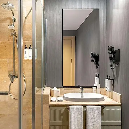 Crowne Plaza Tuzla Viaport Marina By Ihg מלון
