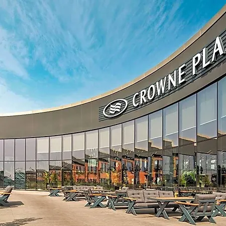 Crowne Plaza Tuzla Viaport Marina By Ihg מלון