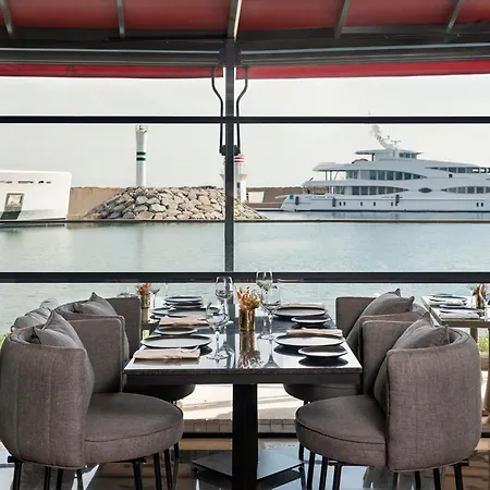 Crowne Plaza Tuzla Viaport Marina By Ihg