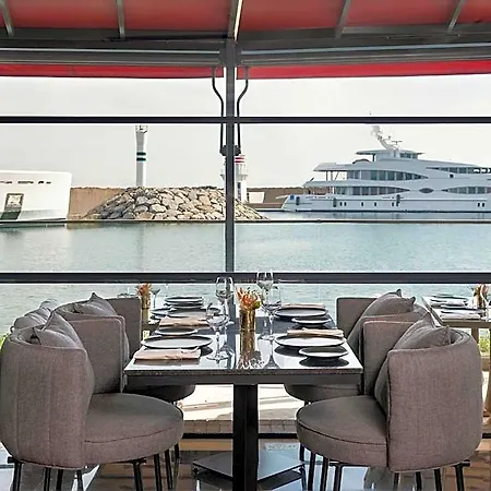 ホテル Crowne Plaza Tuzla Viaport Marina By Ihg イスタンブール