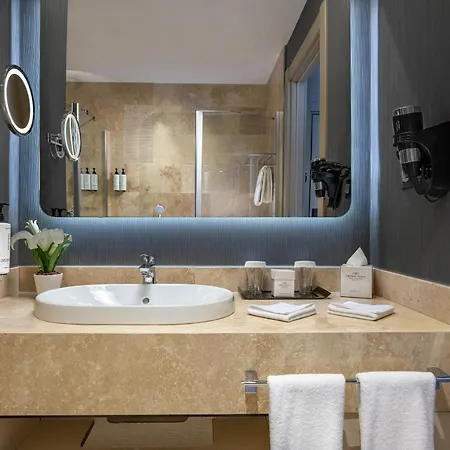 فندق Crowne Plaza - Tuzla Viaport Marina By Ihg 4*